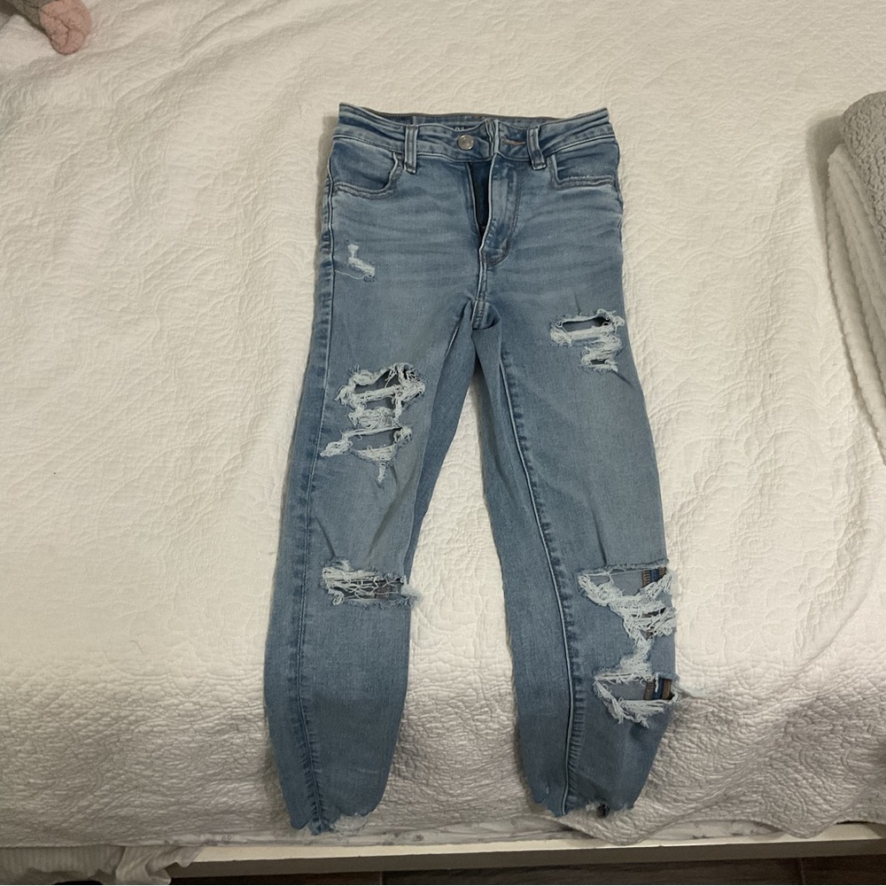 American Eagle Outfitters Light Blue Distressed Cropped Jeans